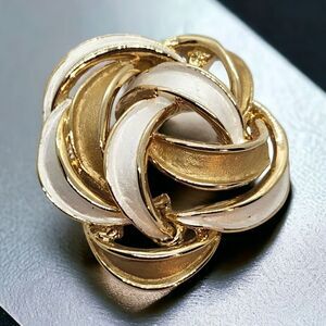Vintage Criss-Cross Knot Flower Brooch 1.75" Matte Gold White Shimmer Enamel 3D